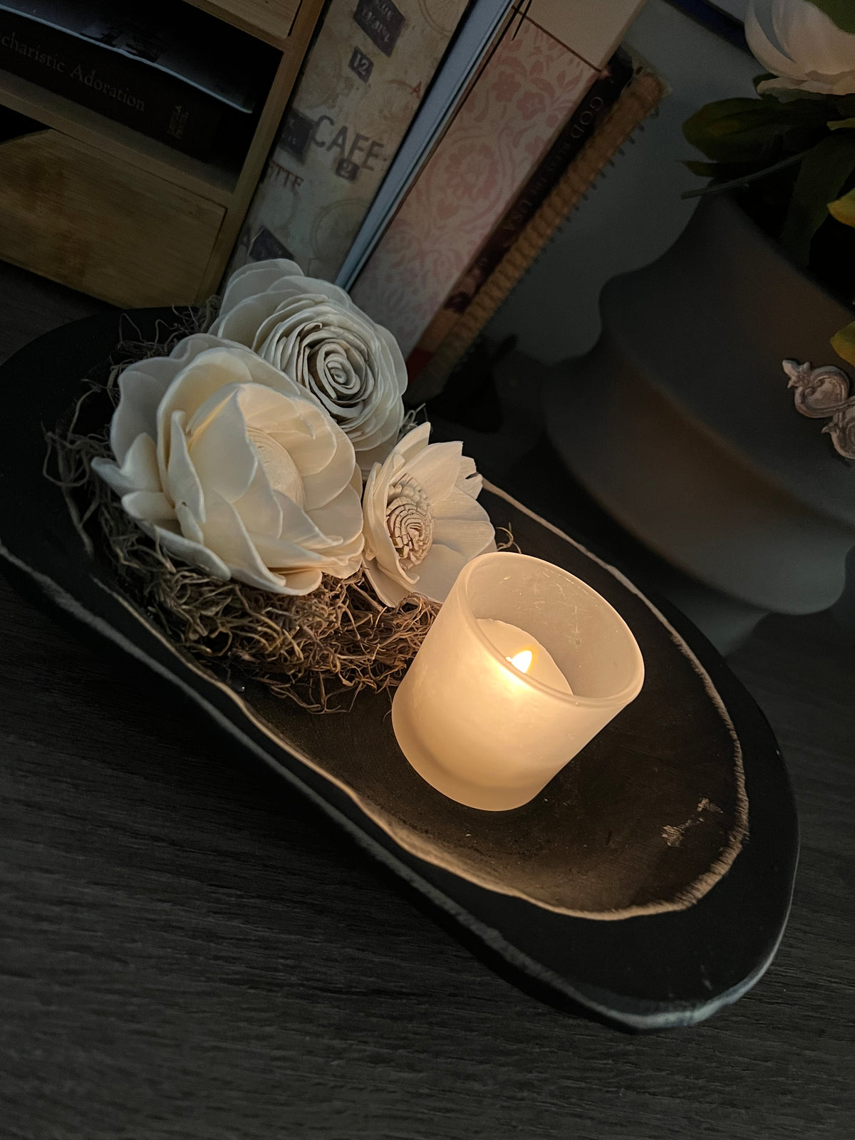 SMALL BLACK FARMHOUSE DOUGH BOWL WITH SPANISH MOSS & WOODEN FLOWERS